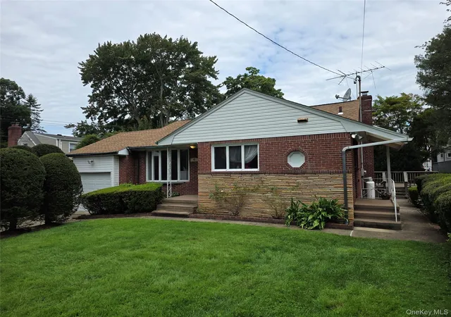 Photo 1 of Single family home for sale at 42 Sheridan St, Huntington, NY 11743 | MLS# 1045146 | Listing updated on 2026-09-12