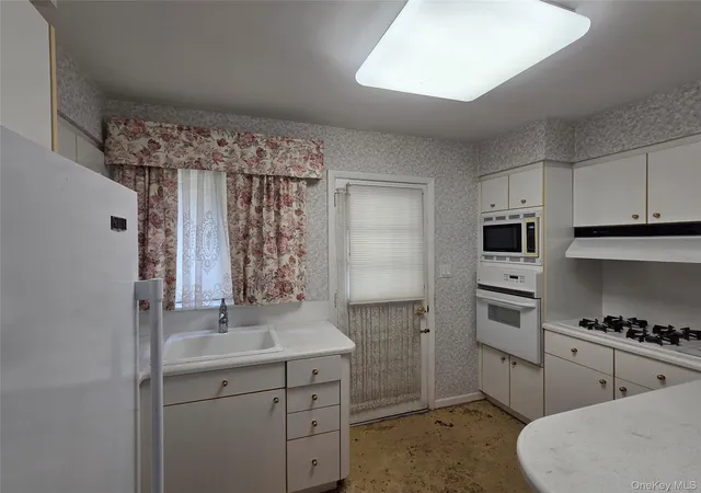Photo 2 of Sale Pending at 42 Sheridan St, Huntington, NY 11743 | MLS# 1045146 | Listing updated on 2026-09-22