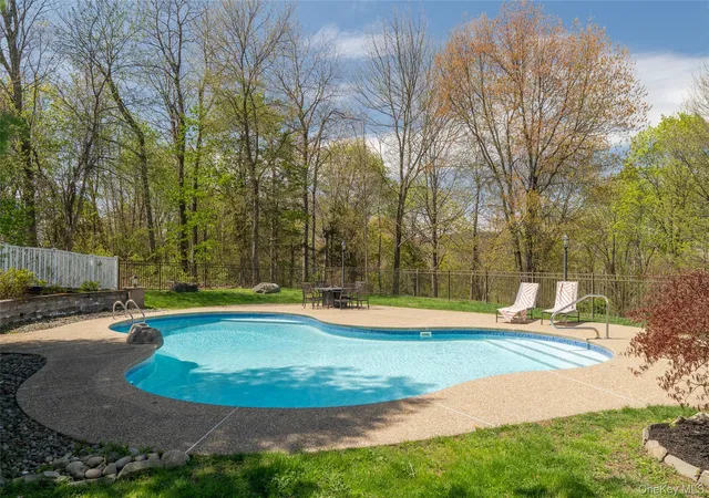 Photo 2 of Single family home for sale at 12 Ridgeview Ln, Marlboro, NY 12542 | MLS# 1045235 | Listing updated on 2026-09-15