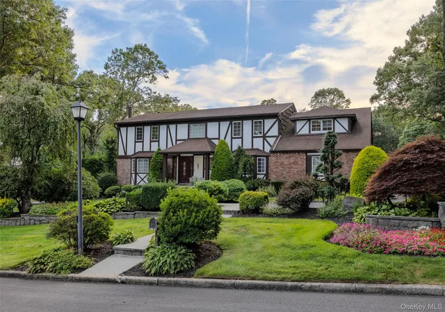 Photo 1 of Single family home for sale at 1 Jason Ct, Huntington, NY 11746 | MLS# 1045281 | Listing updated on 2026-09-10