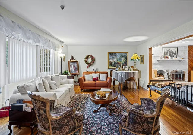 Photo 3 of Single family home for sale at 1 Jason Ct, Huntington, NY 11746 | MLS# 1045281 | Listing updated on 2026-09-10