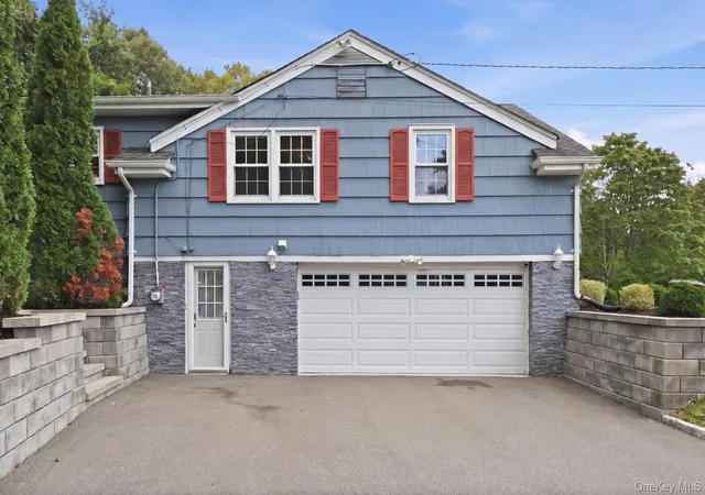 Photo 2 of Sale Pending at 4 Honey Ln W, Brookhaven, NY 11764 | MLS# 1045381 | Listing updated on 2026-09-11