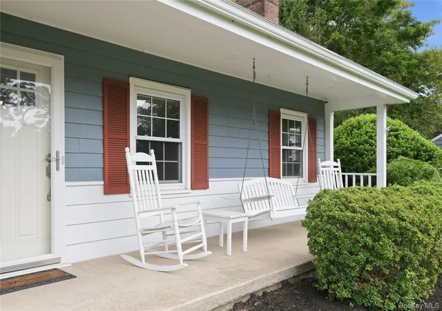 Photo 3 of Sale Pending at 4 Honey Ln W, Brookhaven, NY 11764 | MLS# 1045381 | Listing updated on 2026-09-11