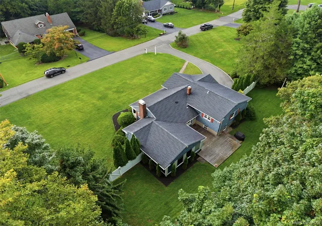 Photo 4 of Sale Pending at 4 Honey Ln W, Brookhaven, NY 11764 | MLS# 1045381 | Listing updated on 2026-09-11