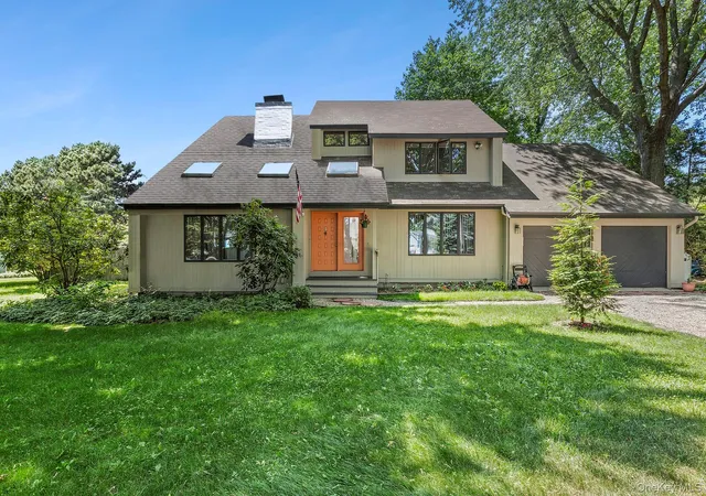Photo 1 of Single family home for sale at 9 Hazelwood Ave, Southampton, NY 11978 | MLS# 1045487 | Listing updated on 2026-09-11