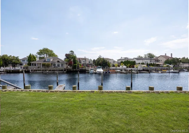 Photo 3 of Sale Pending at 2819 Bay Dr, Hempstead, NY 11566 | MLS# 1045570 | Listing updated on 2026-09-15