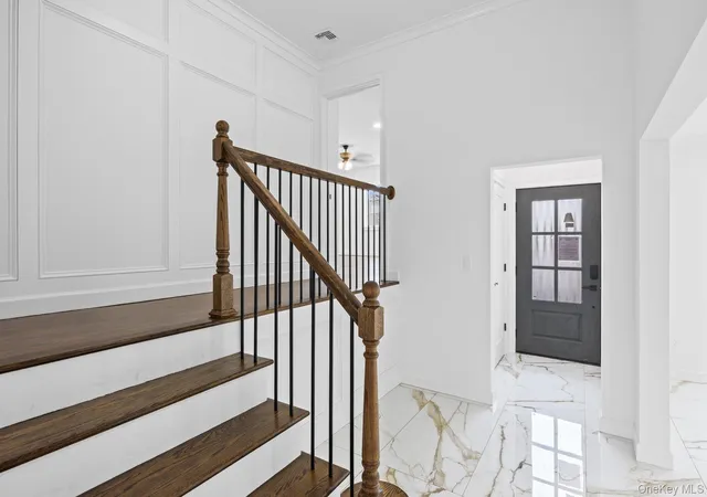 Photo 4 of Sale Pending at 2819 Bay Dr, Hempstead, NY 11566 | MLS# 1045570 | Listing updated on 2026-09-15