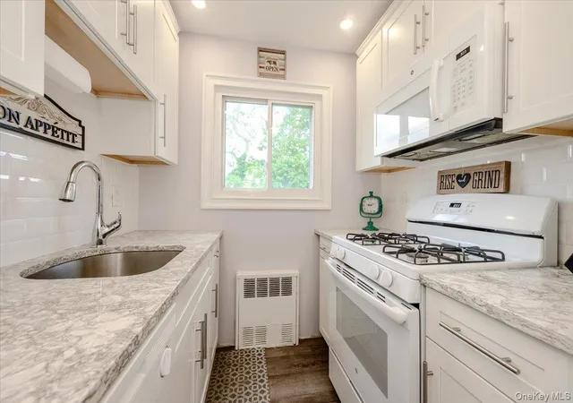 Listing Photo 5 - Condo for sale in building located at 346 Edmunton Dr, Babylon, NY 11702 - Unit #L17
