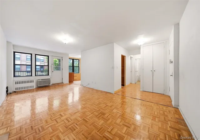 Listing Photo 4 - Condo for sale in building located at 1874 Pelham Pkwy S, New York, NY 10461 - Unit #2N