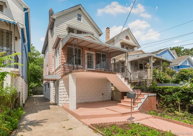 Single family home for sale at 427 Taylor Ave, New York, NY 10473 | MLS# 1045836