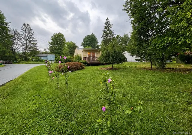 Photo 4 of Single family home for sale at 29 Madison Ave, Hyde Park, NY 12538 | MLS# 1045860 | Listing updated on 2026-09-13