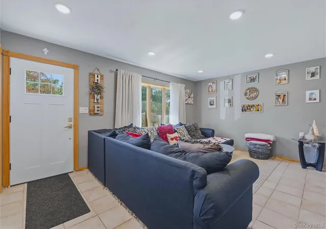 Photo 4 of Single family home for sale at 535 Westbrook Dr, Cortlandt, NY 10567 | MLS# 1045893 | Listing updated on 2026-09-14