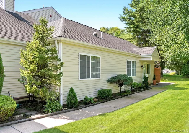 Photo 2 of Condo for sale at 156 Farm House Ct, Brookhaven, NY 11949 | MLS# 1045911 | Listing updated on 2026-09-12