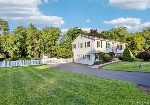 Photo 2 of Single family home for sale at 5 Pine Dr, Stony Point, NY 10980 | MLS# 1045913 | Listing updated on 2026-09-27
