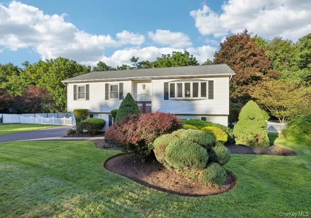 Photo 3 of Single family home for sale at 5 Pine Dr, Stony Point, NY 10980 | MLS# 1045913 | Listing updated on 2026-09-27