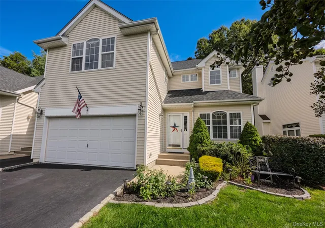Photo 2 of Condo for sale at 4 Sunflower Ridge Rd, Brookhaven, NY 11720 | MLS# 1046047 | Listing updated on 2026-09-15