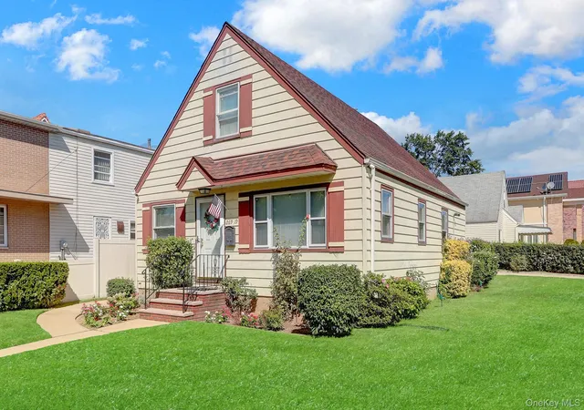 Photo 1 of Single family home for sale at 26919 81st Avenue, New York, NY 11040 | MLS# 1046091 | Listing updated on 2026-09-15