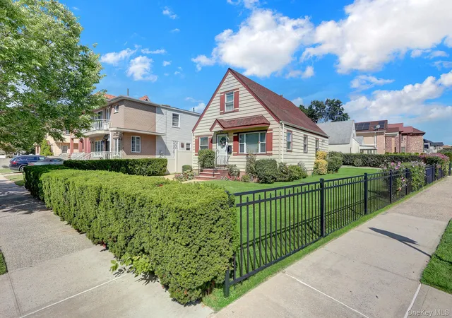 Photo 2 of Single family home for sale at 26919 81st Avenue, New York, NY 11040 | MLS# 1046091 | Listing updated on 2026-09-15