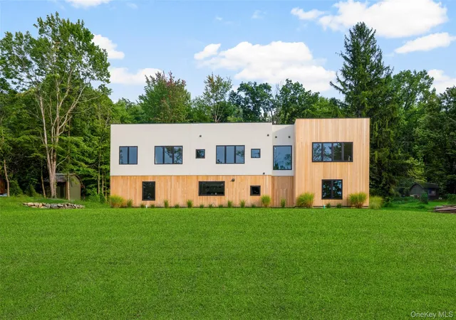 Photo 2 of Single family home for sale at 39 Mountain Ln, Beacon, NY 12508 | MLS# 1046160 | Listing updated on 2026-09-10