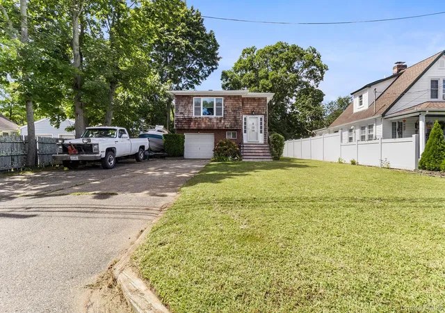 Photo 3 of Single family home for sale at 1320 Pine Acres Blvd, Islip, NY 11706 | MLS# 1046243 | Listing updated on 2026-10-02