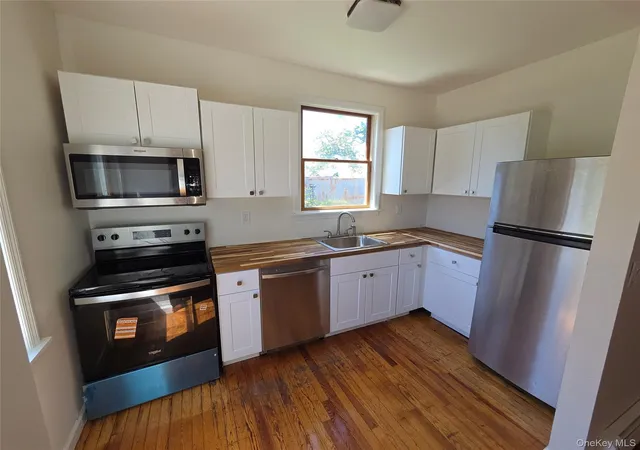 Photo 3 of Single family home for sale at 41 Lakewood St, Babylon, NY 11798 | MLS# 1046529 | Listing updated on 2026-09-13