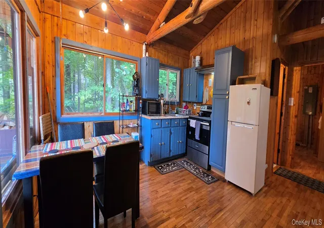 Photo 4 of Single family home for sale at 586 Lake Shore Ln, Tusten, NY 12764 | MLS# 1046536 | Listing updated on 2026-09-14