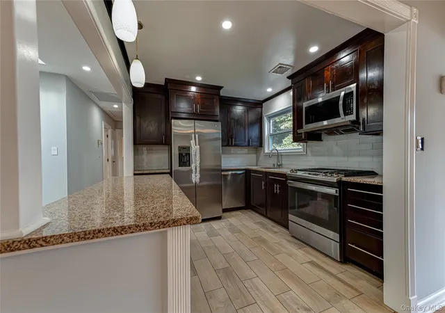 Photo 3 of Single family home for sale at 5 Durst Dr, Brookhaven, NY 11784 | MLS# 1046540 | Listing updated on 2026-09-15