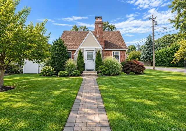 Photo 1 of Single family home for sale at 49 Seafield Ln, Islip, NY 11706 | MLS# 1046542 | Listing updated on 2026-09-15