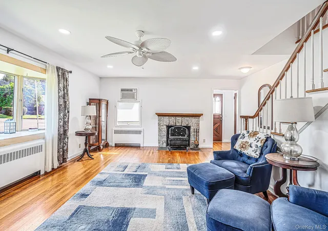 Photo 3 of Single family home for sale at 49 Seafield Ln, Islip, NY 11706 | MLS# 1046542 | Listing updated on 2026-09-15
