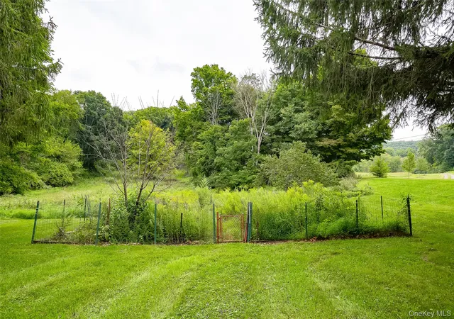 Photo 4 of Single family home for sale at 404 Schultz Hl Rd, Pine Plains, NY 12567 | MLS# 1046543 | Listing updated on 2026-09-14