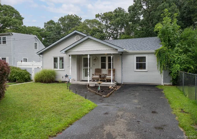 Photo 1 of Single family home for sale at 75 Westminster Dr, Brookhaven, NY 11967 | MLS# 1046585 | Listing updated on 2026-09-12