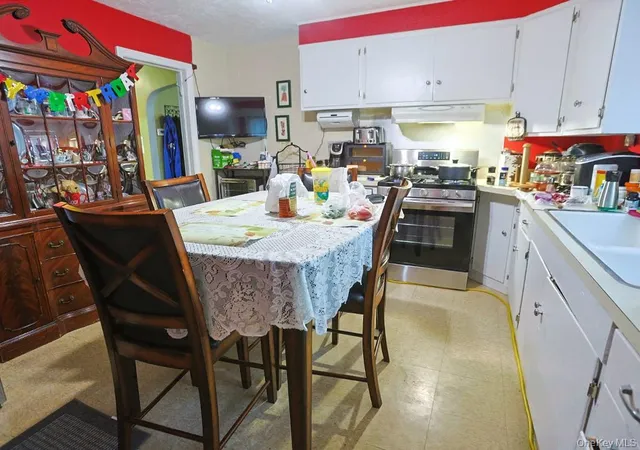 Photo 2 of Single family home for sale at 580 Route 17m, Middletown, NY 10940 | MLS# 1046630 | Listing updated on 2026-10-01