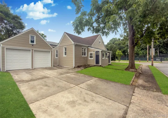 Photo 3 of Single family home for sale at 1180 Woodfield Rd, Hempstead, NY 11570 | MLS# 1046658 | Listing updated on 2026-09-15