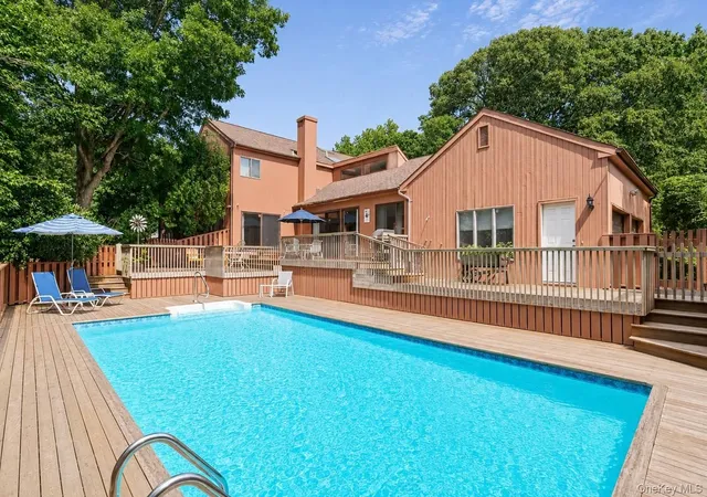 Single family home for sale at 39 Spring Pond Ln, Southampton, NY 11968 | MLS# 1046663