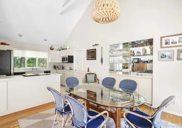 Photo 4 of Single family home for sale at 39 Spring Pond Ln, Southampton, NY 11968 | MLS# 1046663 | Listing updated on 2026-09-12
