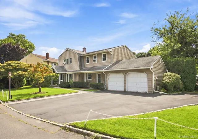 Photo 2 of Sale Pending at 5 Conway Ct, Glen Cove, NY 11542 | MLS# 1046687 | Listing updated on 2026-10-07