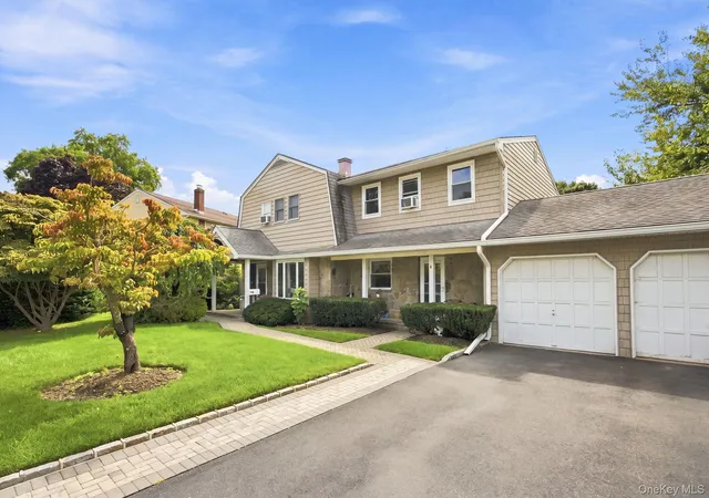 Photo 3 of Sale Pending at 5 Conway Ct, Glen Cove, NY 11542 | MLS# 1046687 | Listing updated on 2026-10-07
