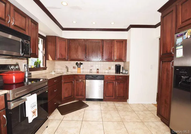 Photo 4 of Single family home for sale at 90 Cornell Dr, Smithtown, NY 11787 | MLS# 1046723 | Listing updated on 2026-09-13