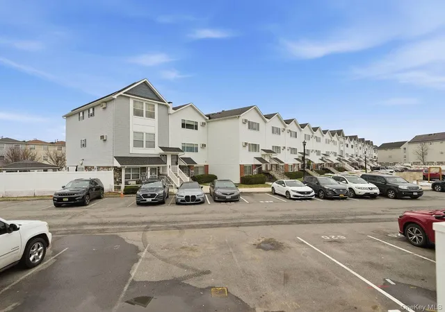 Condo for sale at 111 Horizon Ct, New York, NY 10473 | MLS# 1046799