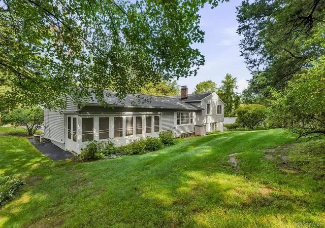 Photo 2 of Single family home for sale at 10 Oak Bnd Rd, Poughkeepsie, NY 12603 | MLS# 1046807 | Listing updated on 2026-09-12