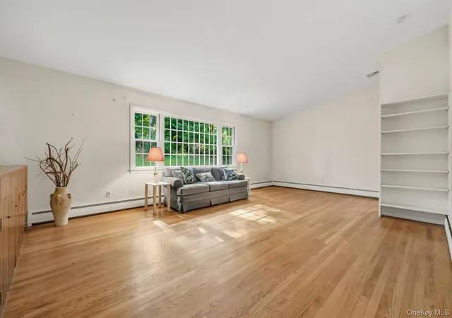 Photo 4 of Single family home for sale at 10 Oak Bnd Rd, Poughkeepsie, NY 12603 | MLS# 1046807 | Listing updated on 2026-09-12