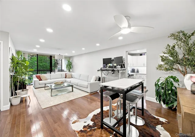 Sale Pending at 1 Bay Clb Dr #3E, New York, NY 11360 | MLS# 1046930 | Listing updated on 2026-09-12