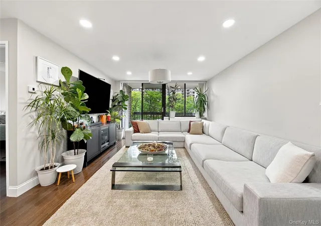 Photo 2 of Sale Pending at 1 Bay Clb Dr #3E, New York, NY 11360 | MLS# 1046930 | Listing updated on 2026-09-12