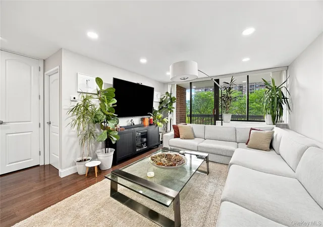 Photo 3 of Sale Pending at 1 Bay Clb Dr #3E, New York, NY 11360 | MLS# 1046930 | Listing updated on 2026-09-12