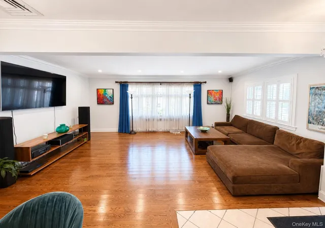 Photo 3 of Sale Pending at 515 Beach 139th St, New York, NY 11694 | MLS# 1047032 | Listing updated on 2026-09-14