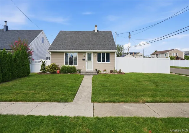 Photo 1 of Sale Pending at 47 Berkeley Pl, Oyster Bay, NY 11758 | MLS# 1047045 | Listing updated on 2026-10-08