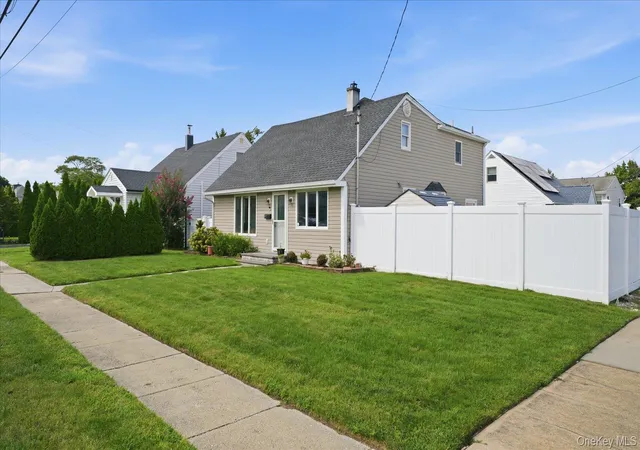 Photo 3 of Sale Pending at 47 Berkeley Pl, Oyster Bay, NY 11758 | MLS# 1047045 | Listing updated on 2026-10-08