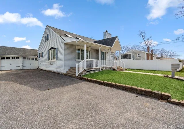 Photo 2 of Single family home for sale at 125 W 3rd Street, Islip, NY 11779 | MLS# 1047079 | Listing updated on 2026-09-13