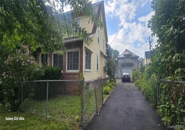 Photo 3 of Single family home for sale at 112 E 4th Street, Mount Vernon, NY 10550 | MLS# 1047090 | Listing updated on 2026-09-13