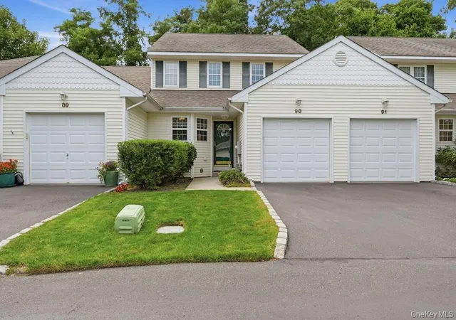 Condo for sale at 90 Mulberry Comn, Riverhead, NY 11901 | MLS# 1047107
